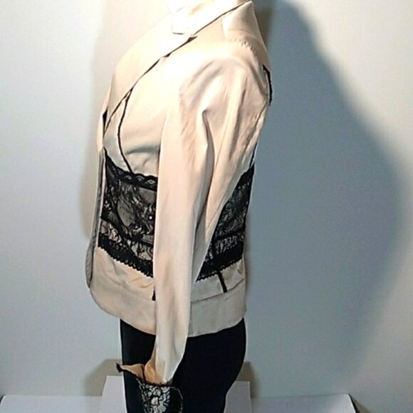 Beautiful Blazer Grazie Made in Italy Beige with Lace on bodice and cuffs - Picture 2 of 6